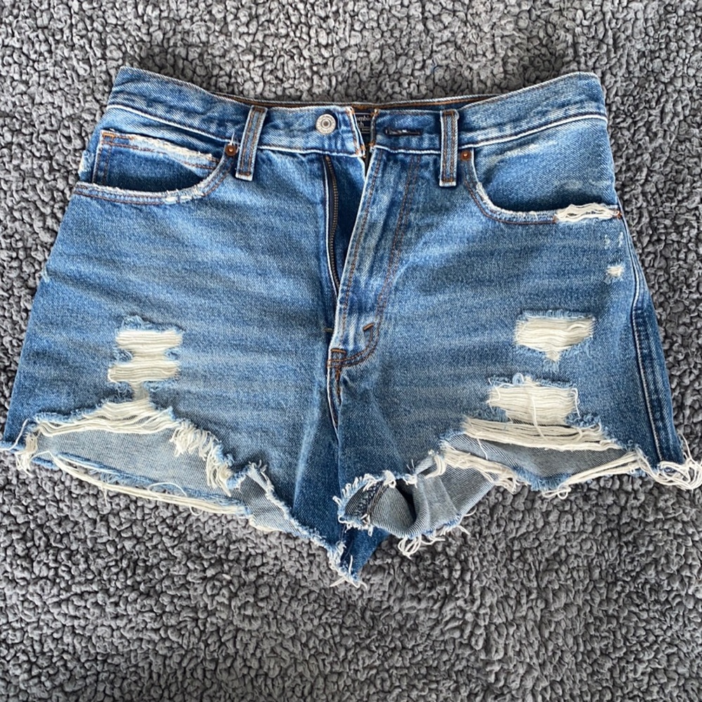 Abercrombie and Fitch natural rise short
